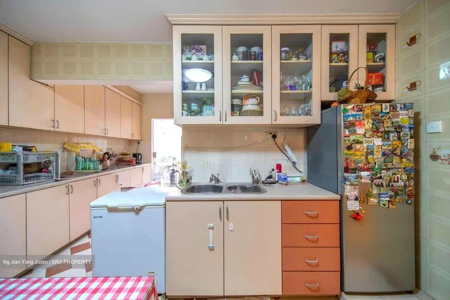 Parry Avenue (D19), Terrace #563320401